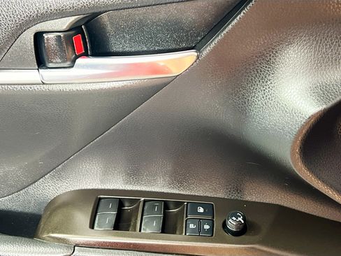 Used 2021 Toyota Camry SE image 16