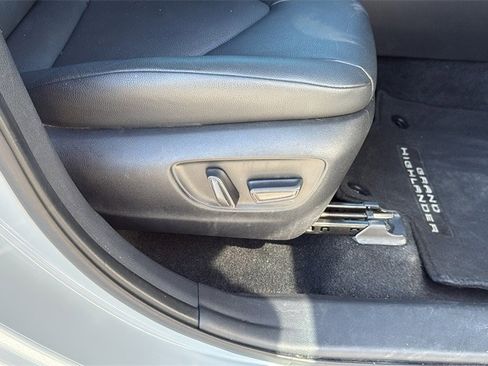 Used 2024 Toyota Grand Highlander XLE image 30
