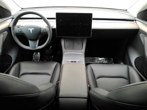 Used 2025 Tesla Model Y Long Range AWD/4WD image 3