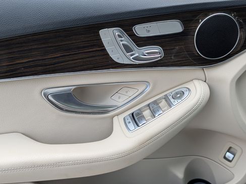 Used 2020 Mercedes-Benz C 300 Sedan image 16