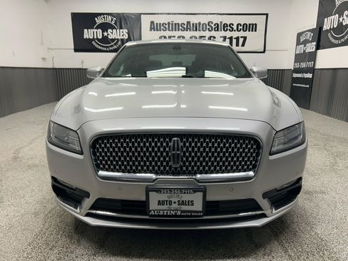 Used 2017 Lincoln Continental Select image 2