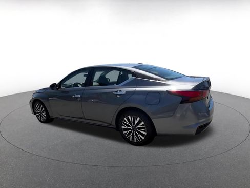 Used 2025 Nissan Altima 2.5 SV FWD image 10