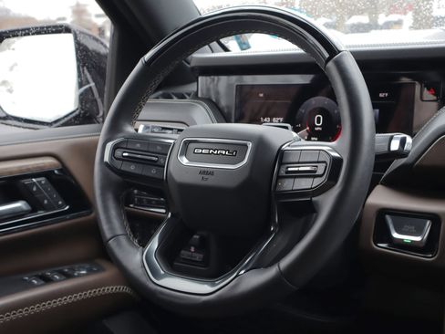 Used 2025 GMC Yukon XL Denali Ultimate AWD/4WD image 19