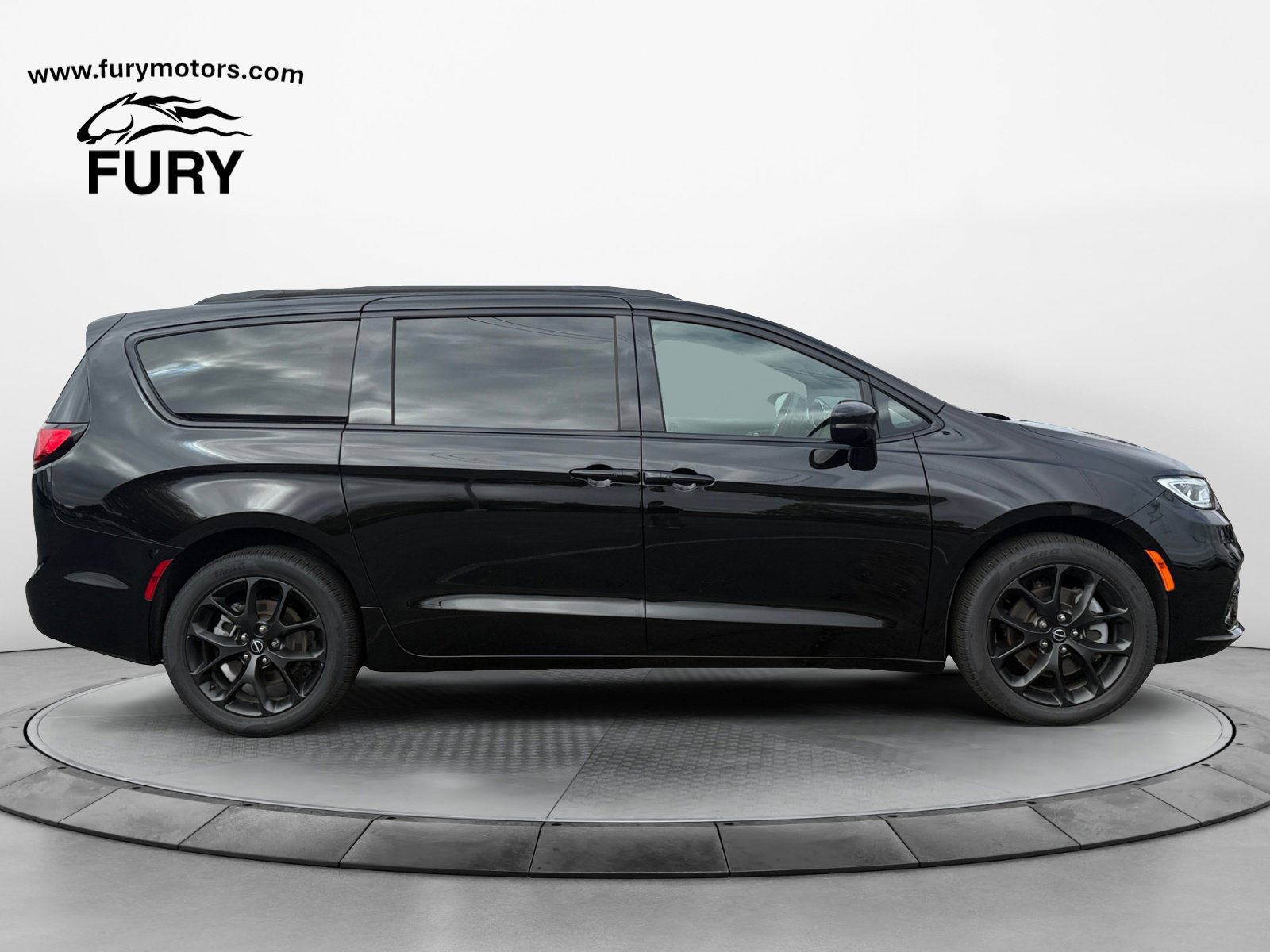 Used 2025 Chrysler Pacifica Limited AWD/4WD image 3
