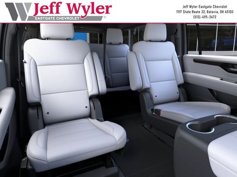 New 2026 Chevrolet Suburban Premier w/ Sun And Tow Package AWD/4WD image 18