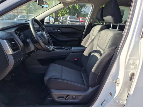 Used 2025 Nissan Rogue SV AWD/4WD image 11
