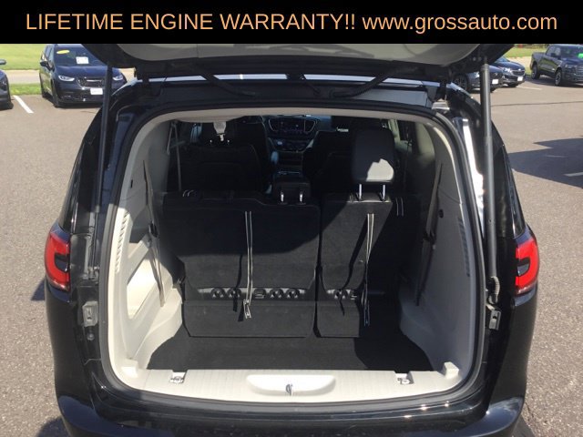 Certified 2024 Chrysler Pacifica Touring-L FWD image 8
