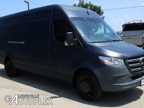 Used 2022 Mercedes-Benz Sprinter 4500 image 3