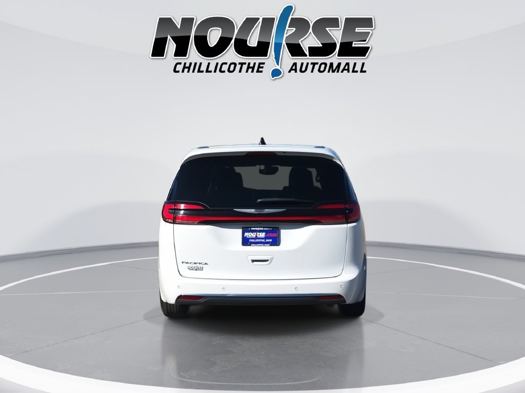 Used 2025 Chrysler Pacifica Select FWD image 7