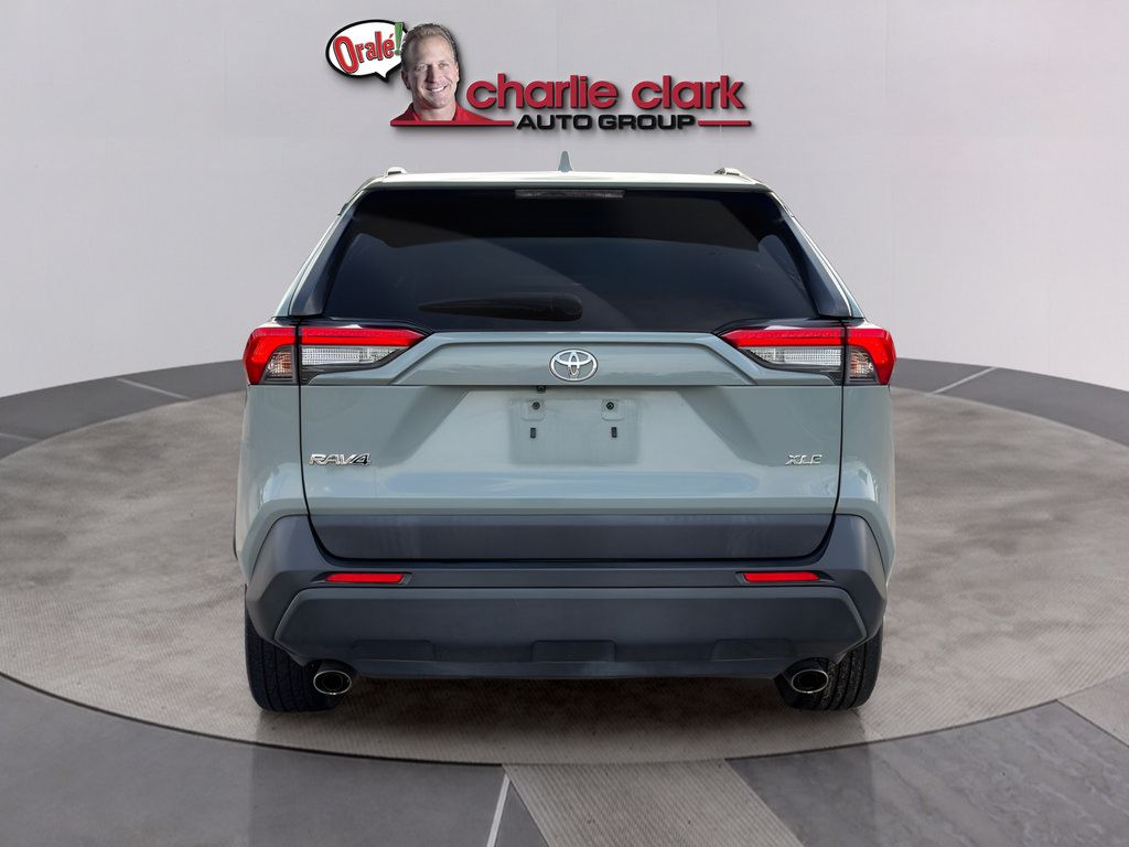 Used 2019 Toyota RAV4 XLE Premium FWD image 4