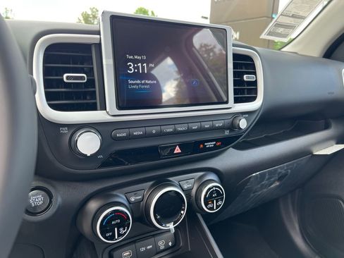 New 2025 Hyundai Venue Limited image 22