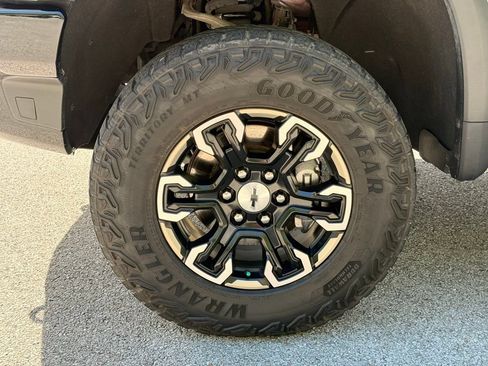 Used 2023 Chevrolet Silverado 1500 ZR2 AWD/4WD image 32