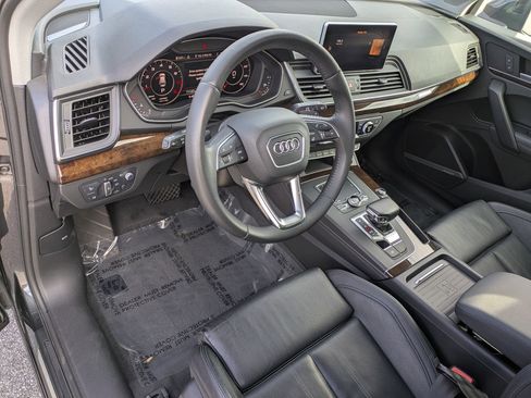 Used 2019 Audi Q5 Prestige w/ Prestige Package image 9