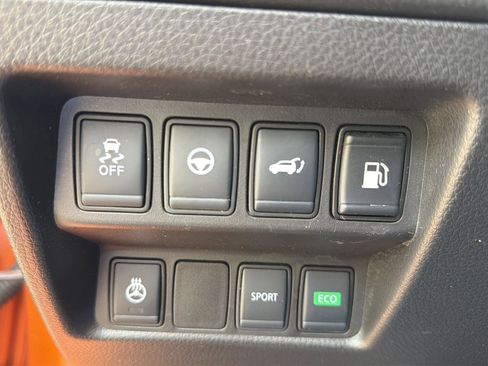 Used 2020 Nissan Rogue SV w/ Premium Package image 9