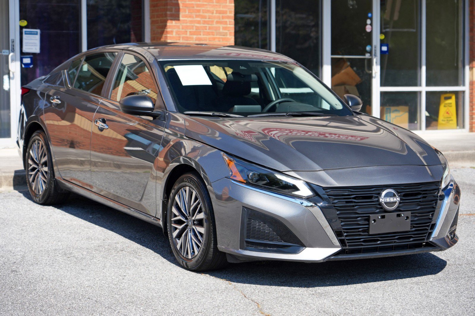Used 2025 Nissan Altima 2.5 SV FWD image 47