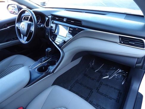 Used 2018 Toyota Camry SE image 14