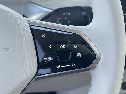 Certified 2025 Volkswagen ID. Buzz 1st Edition RWD image 10