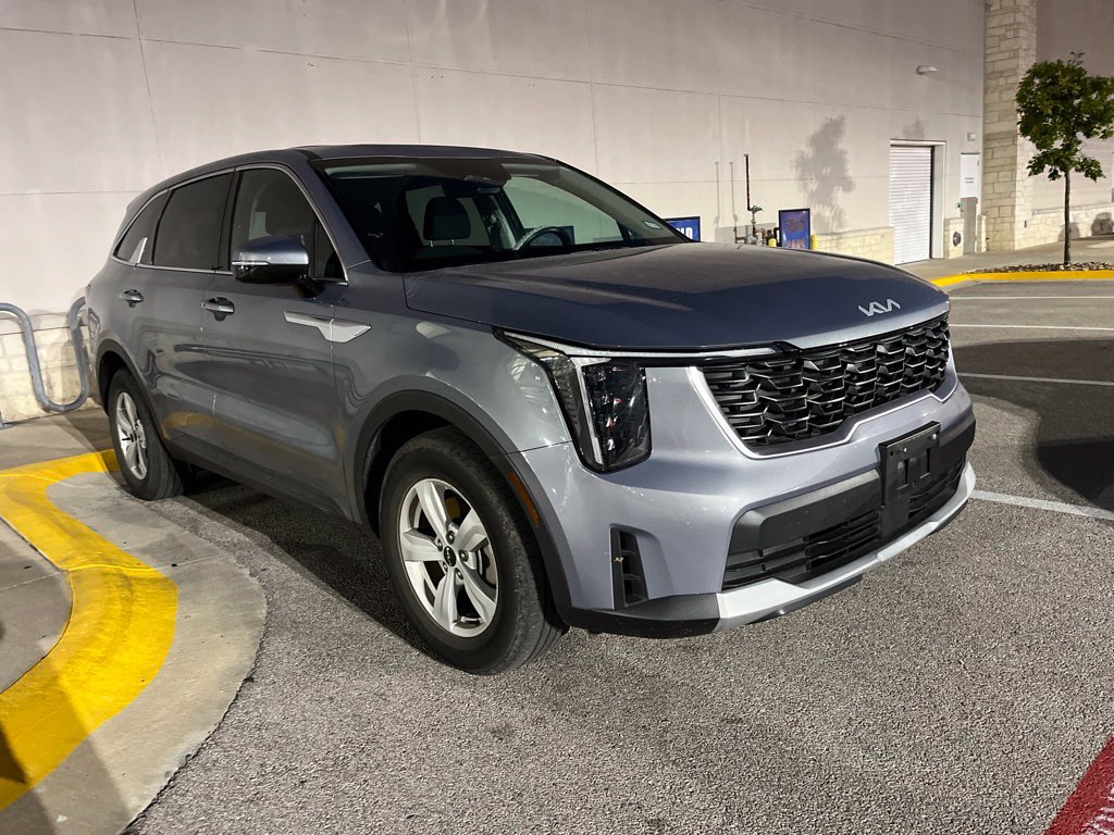 Used 2025 Kia Sorento LX FWD image 3