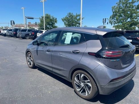 Used 2023 Chevrolet Bolt LT w/ Infotainment Package FWD image 4