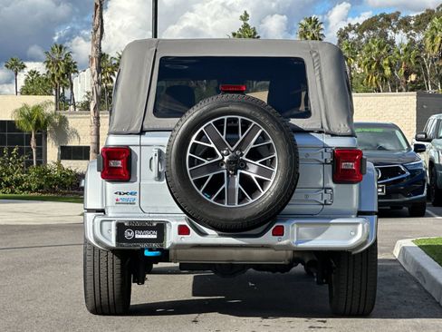 Used 2022 Jeep Wrangler Unlimited Sahara AWD/4WD image 4