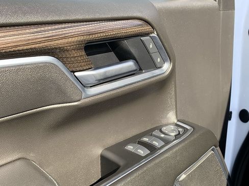 Used 2025 Chevrolet Silverado 1500 LT AWD/4WD image 12