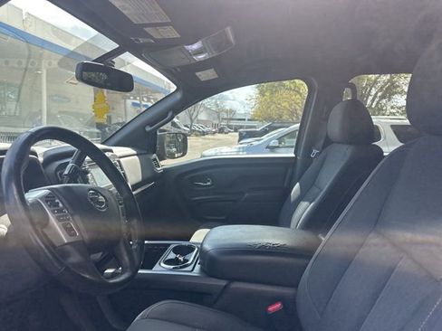 Used 2018 Nissan Titan SV w/ SV Convenience Package image 27
