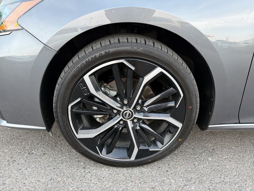Used 2025 Nissan Altima 2.5 SR AWD/4WD image 9
