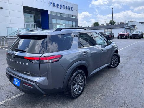 Used 2022 Nissan Pathfinder SV AWD/4WD image 18