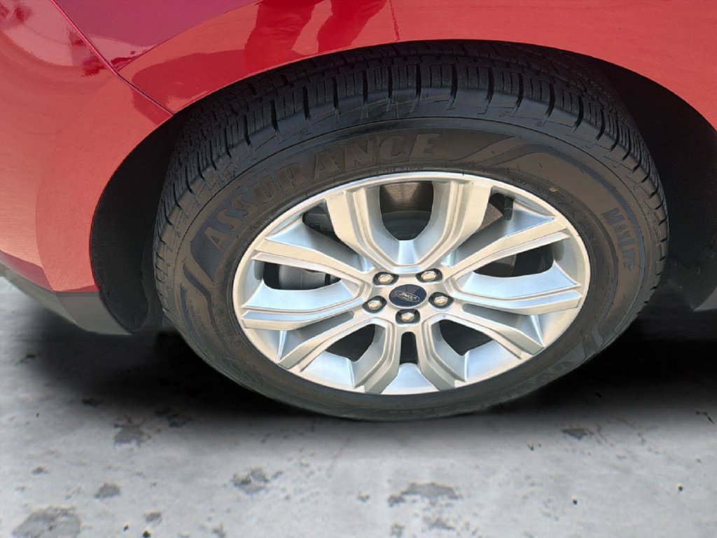 Used 2022 Ford Edge Titanium w/ Class II Trailer Tow Package AWD/4WD image 17