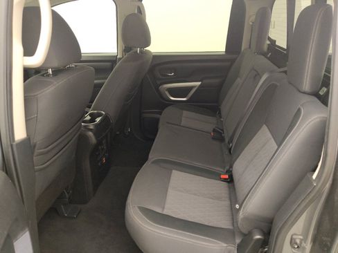 Used 2021 Nissan Titan SV w/ SV Convenience Package RWD image 18