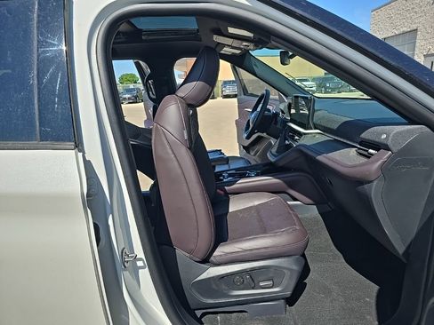 Used 2025 Ford Explorer Platinum w/ Ultimate Package AWD/4WD image 22