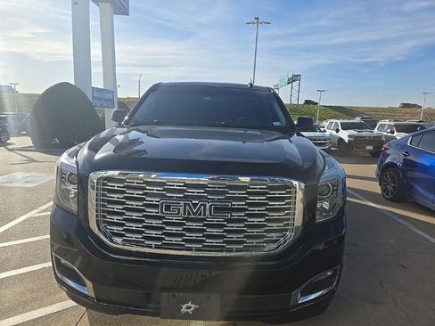 Used 2019 GMC Yukon XL Denali w/ Denali Ultimate Package image 18
