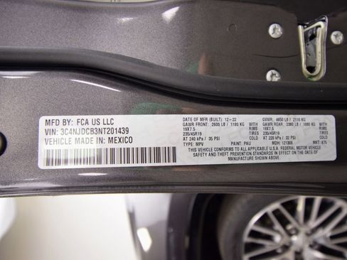 Used 2019 Jeep Compass Latitude FWD image 27