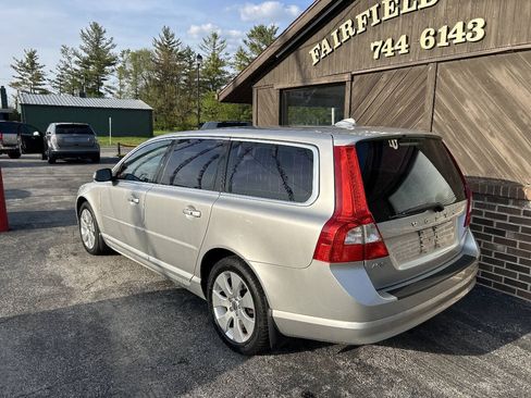 Used 2008 Volvo V70 FWD image 2