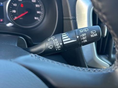 Used 2024 GMC Terrain SLT image 22
