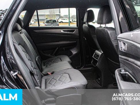 Used 2025 Volkswagen Atlas Cross Sport SE image 18