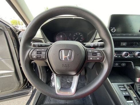 Used 2025 Honda CR-V LX image 25