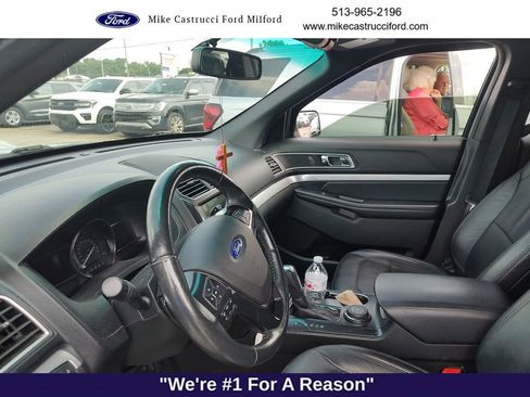 Used 2017 Ford Explorer XLT w/ Equipment Group 202A AWD/4WD image 7