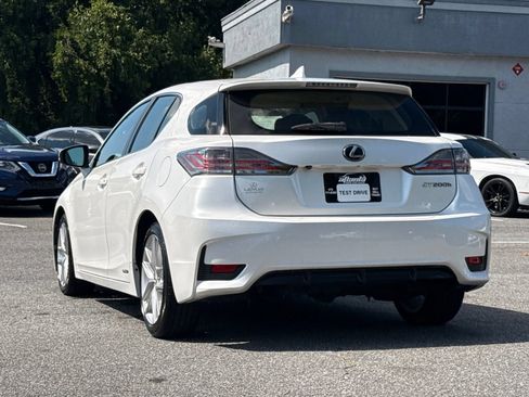 Used 2017 Lexus CT 200h w/ Accessory Package 2 FWD image 3