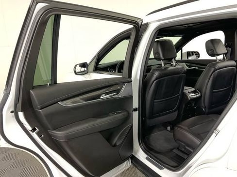 Used 2023 Cadillac XT6 Sport w/ Technology Package image 29