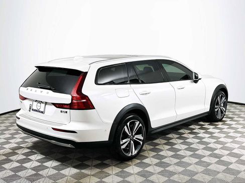 Used 2025 Volvo V60 B5 Cross Country Plus w/ Protection Package Premier image 7
