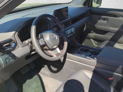 New 2025 Honda Pilot TrailSport image 8