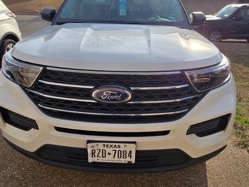 Certified 2023 Ford Explorer XLT image 1