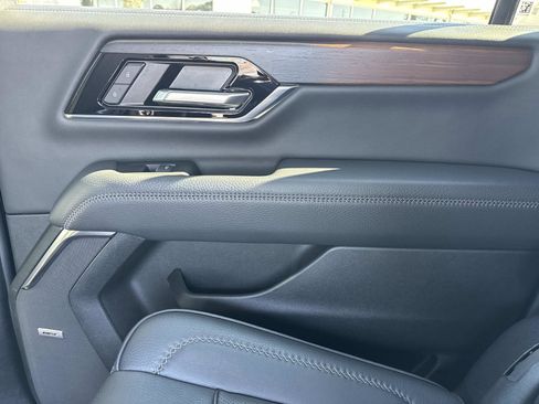 Used 2025 GMC Yukon XL Denali image 14