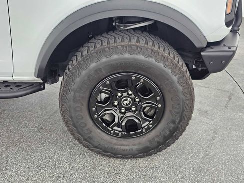 Used 2021 Ford Bronco Wildtrak image 9