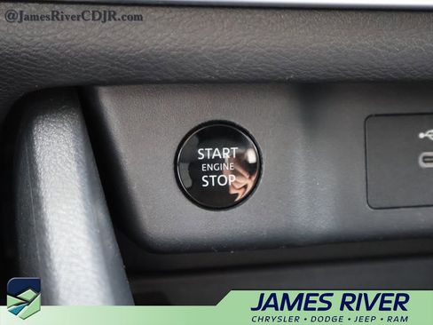 Used 2025 Nissan Rogue SV FWD image 32
