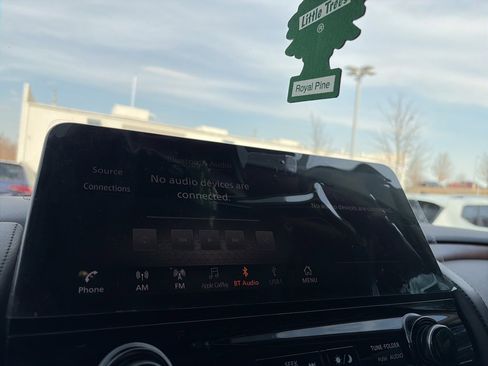 Used 2023 Nissan Armada SL image 13