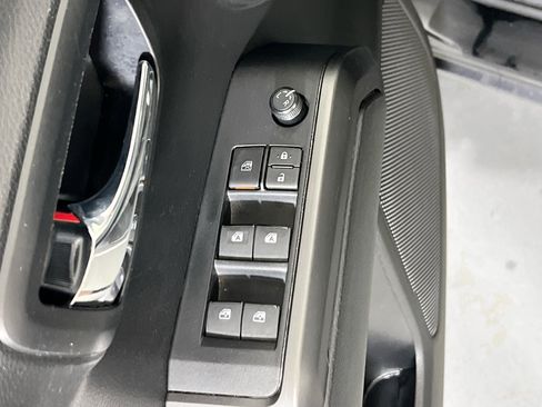 Used 2021 Toyota Tacoma TRD Off-Road w/ Technology Package AWD/4WD image 17