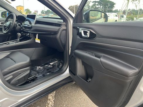 New 2026 Jeep Compass Limited image 16