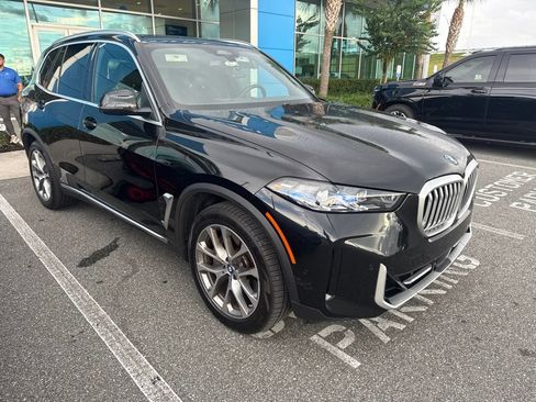 Used 2025 BMW X5 xDrive50e w/ Parking Assistance Package AWD/4WD image 3